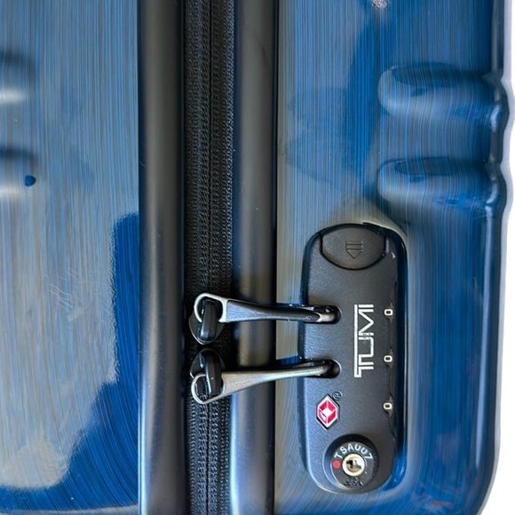 Tumi Blue Hard Shell Suitcase - Picture 8 of 8